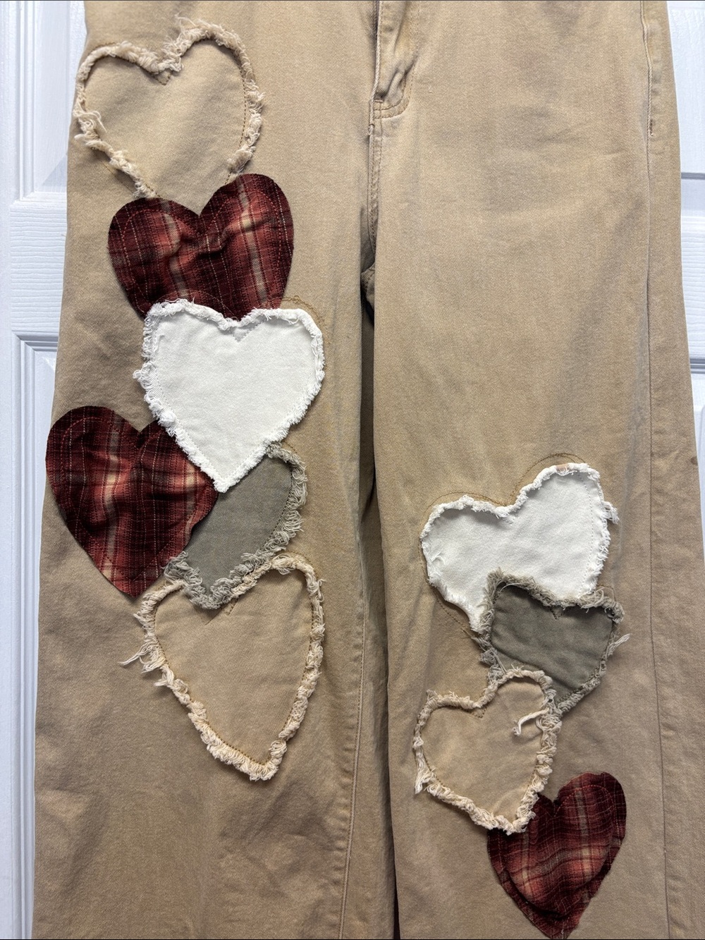 Easel Tan Wide-Leg Jeans with Heart Patch Appliques-cream, burgundy Flannel Sz M - Picture 3 of 13